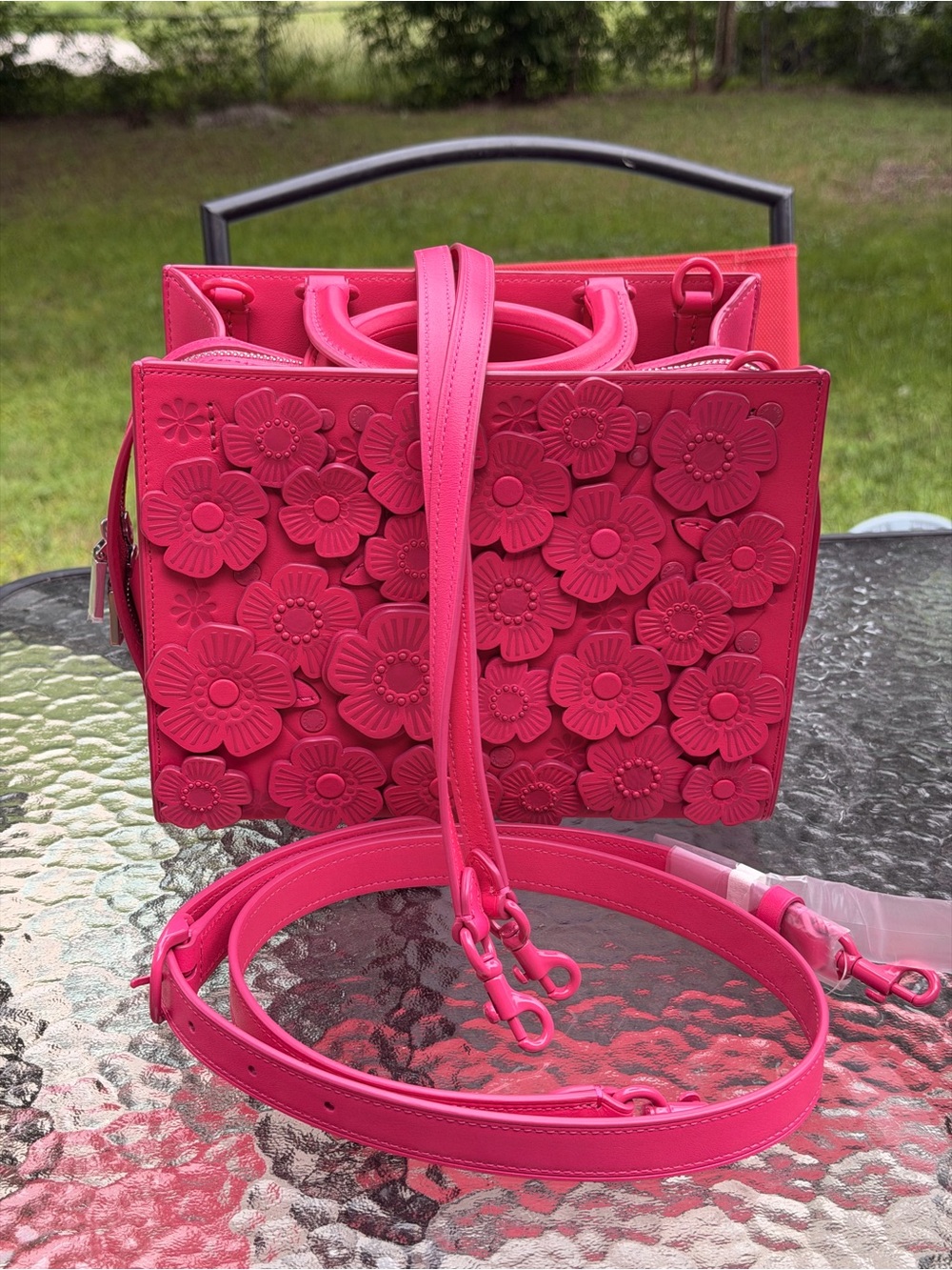 Coach Rogue Tea Rose Dragonfruit - Picture 3 of 14